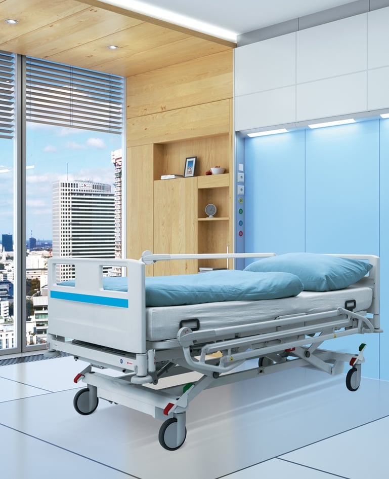 Bariatrisches Universalklinikbett mit Niedrigposition für schwergewichtige Patienten. Dekore in der Farbe Himmelblau