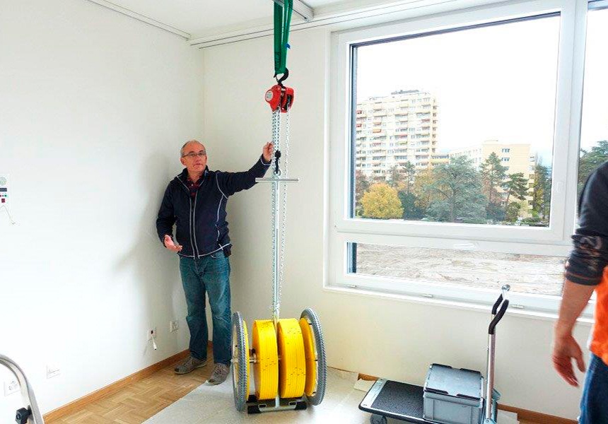 2017-02-02_Umfangreiche-Deckenschienen-Montage_1_V2